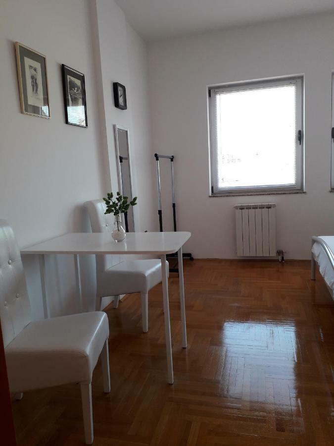 Apartman Dunja Ns 2 Novi Sad Buitenkant foto