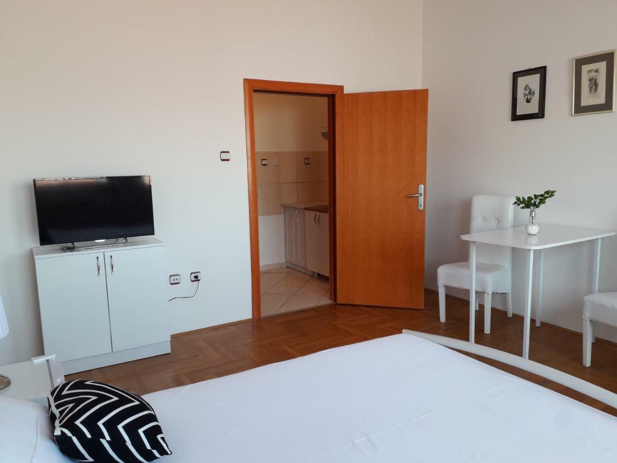 Apartman Dunja Ns 2 Novi Sad Buitenkant foto