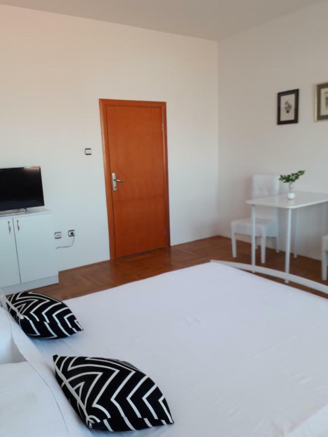 Apartman Dunja Ns 2 Novi Sad Buitenkant foto