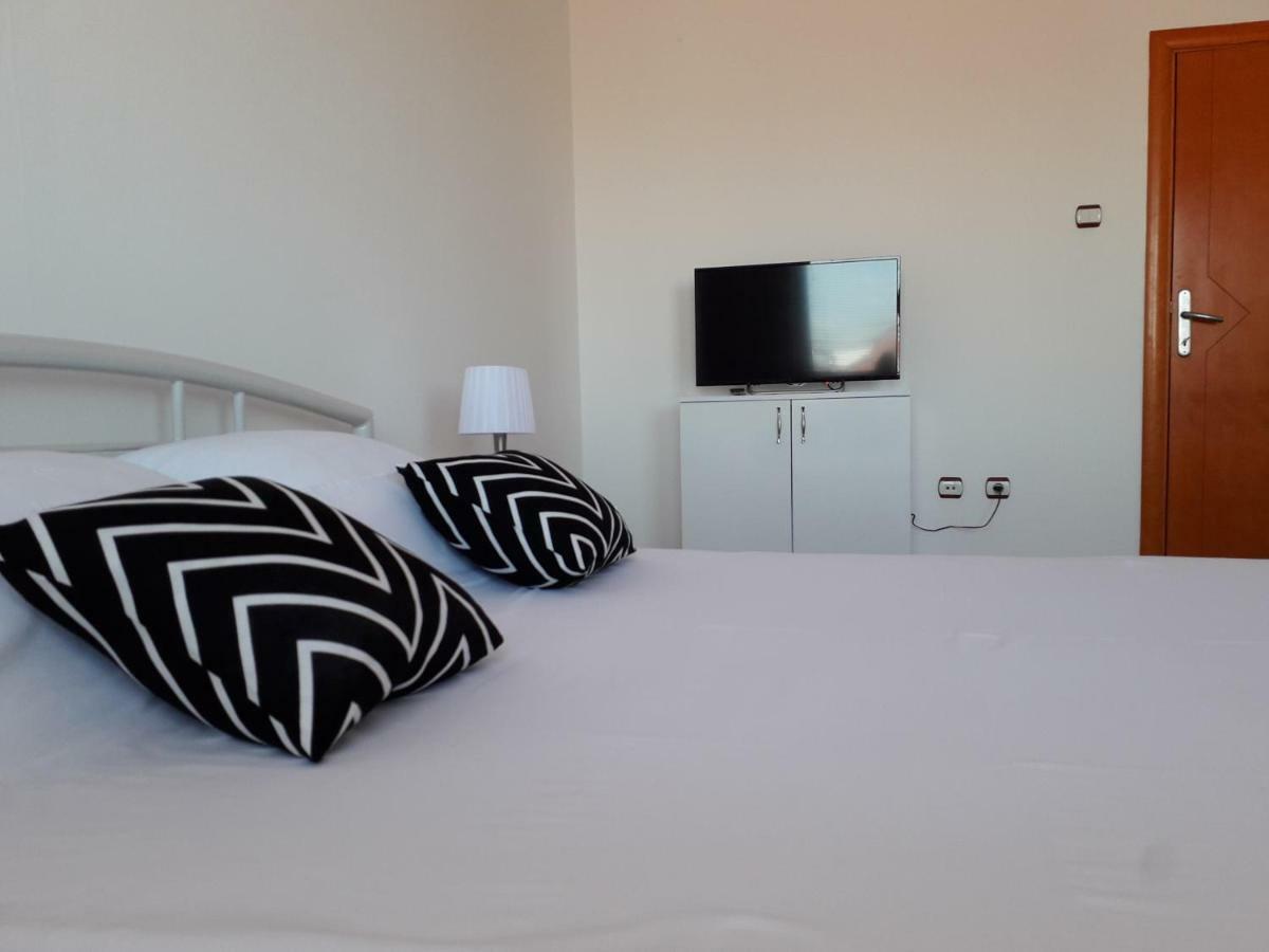 Apartman Dunja Ns 2 Novi Sad Buitenkant foto