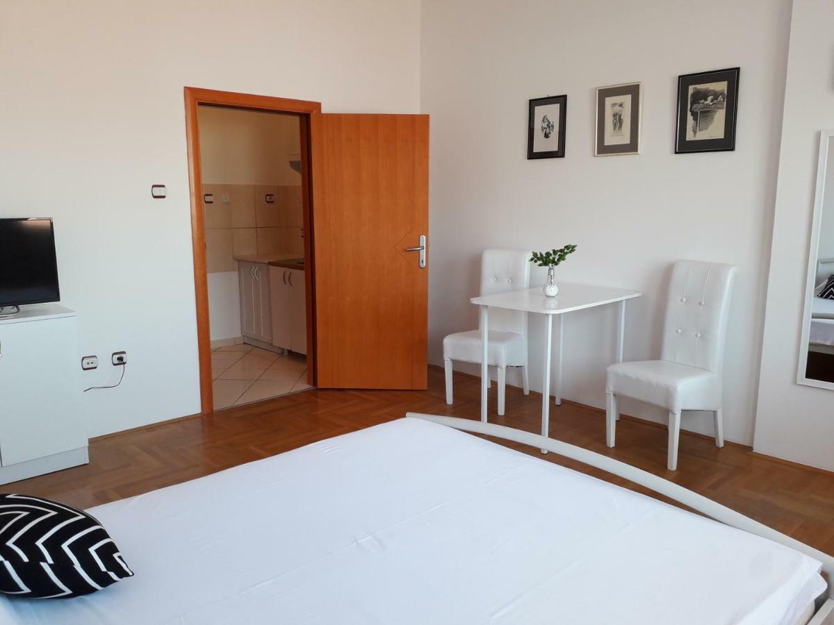 Apartman Dunja Ns 2 Novi Sad Buitenkant foto