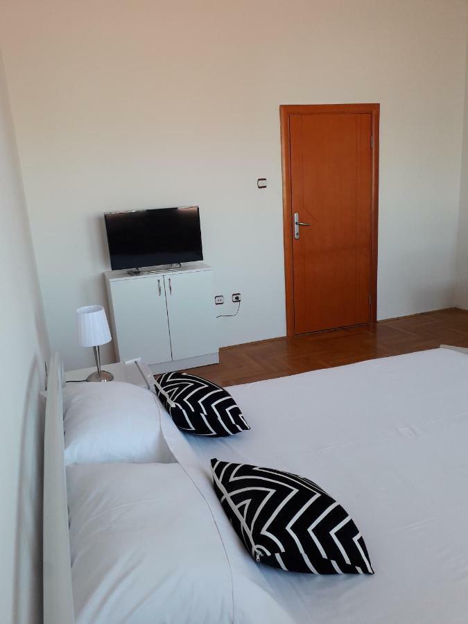 Apartman Dunja Ns 2 Novi Sad Buitenkant foto
